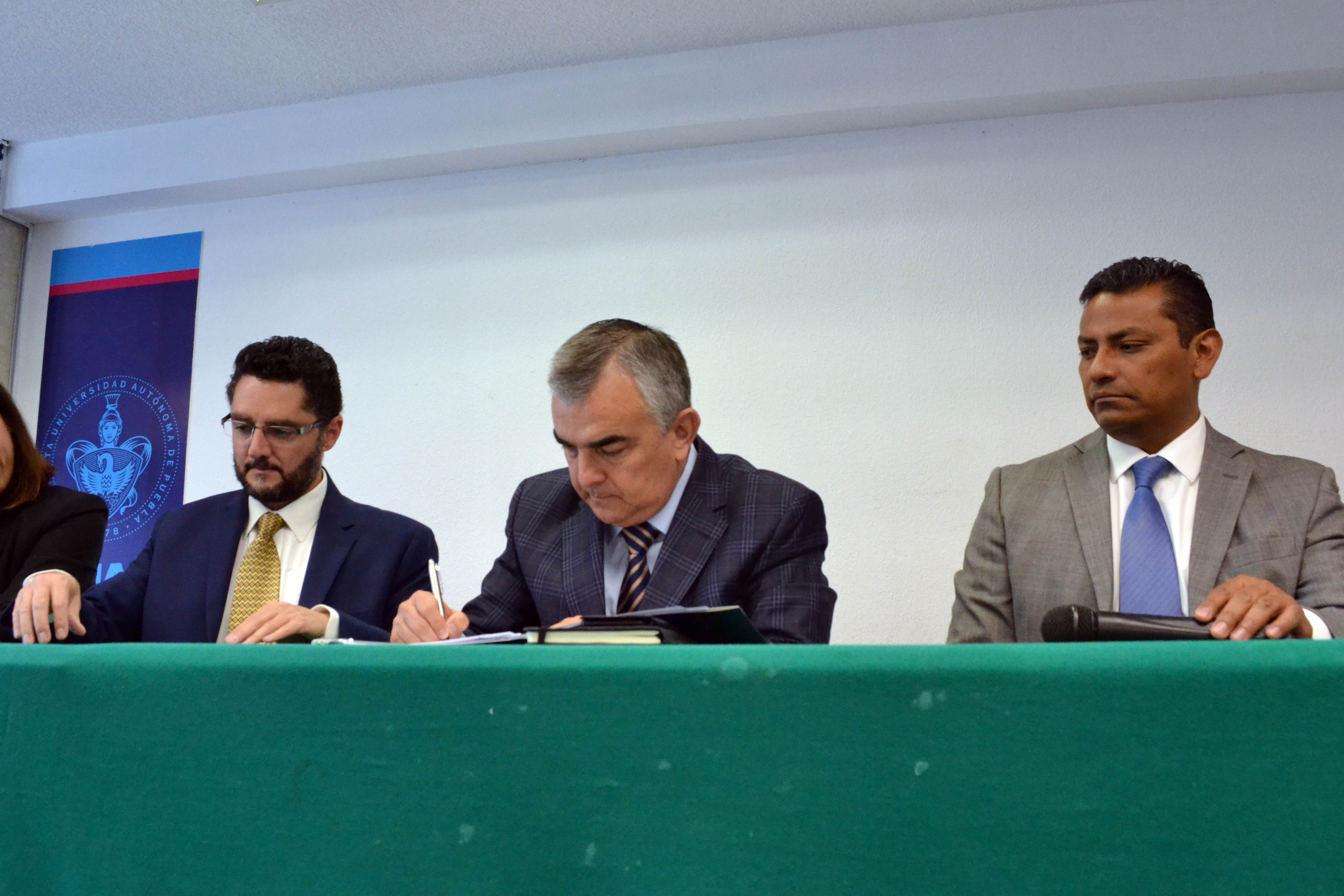 Firman Convenio Facultad De Derecho Y Capítulo Puebla De La Barra ...